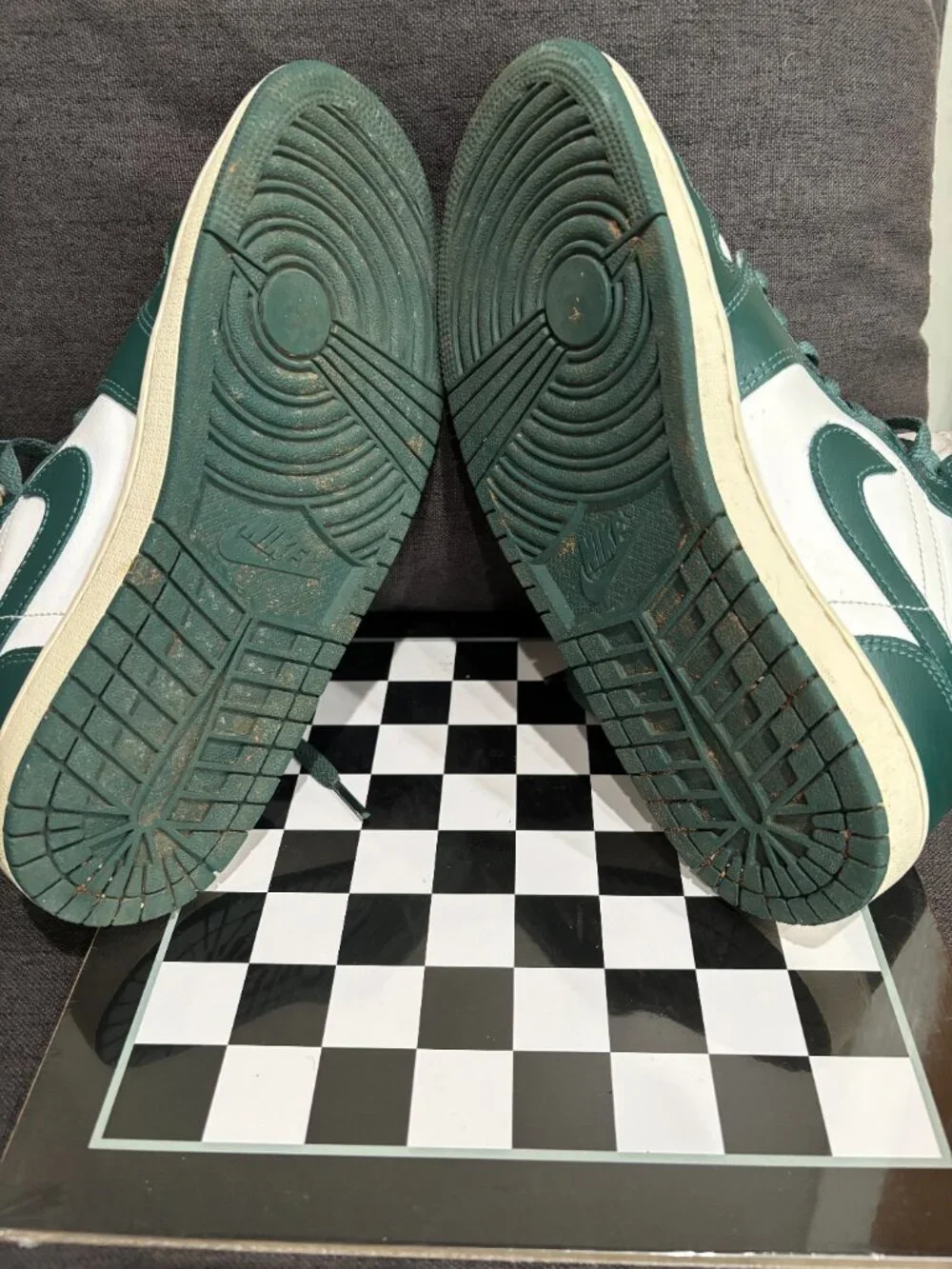 Nike Air Jordan 1 Women Mid-sneaker with two-tone white and dark green leather S